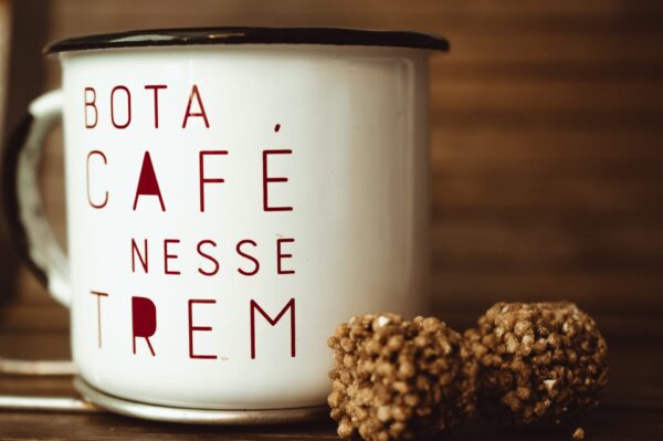 Caneca "Bota café nesse trem" - Image 2