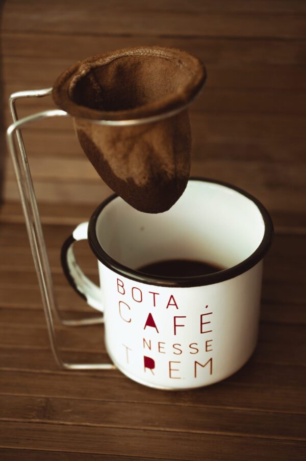 Caneca "Bota café nesse trem" - Image 3