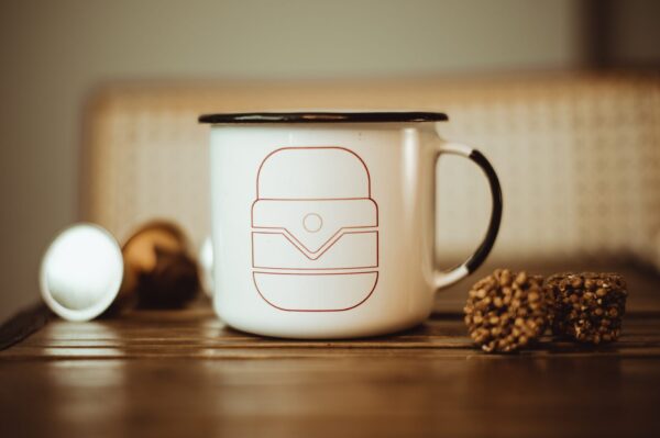 Caneca "Bota café nesse trem" - Image 5